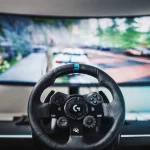 ¡No vas a creer lo barato que está el volante Logitech G923 para juegos de carreras!