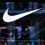 ¡Locura total en El Corte Inglés! Chaquetas Nike con hasta un 70% de descuento y rebaja extra solo por el Súper Jueves