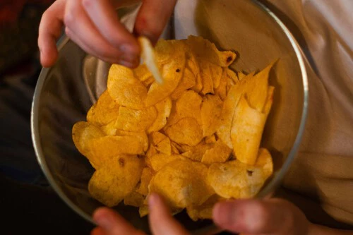 ¡Olvídate de la freidora de aire! El microondas hace las mejores chips y nadie te lo dijo