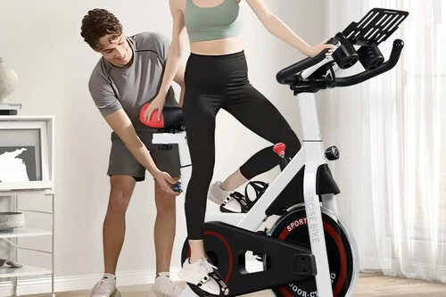 ¡No creerás cómo esta bicicleta de spinning te hace sudar sin salir ni un segundo de casa!