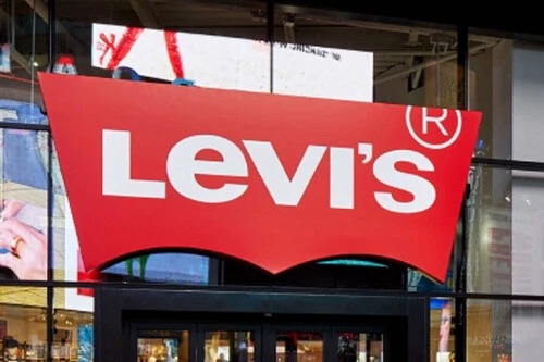 ¡Alerta Zara! Levi’s arrasa con pantalones cargo por menos de 40 € y eclipsa a los vaqueros tradicionales