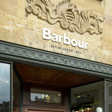 ¡El Corte Inglés revienta precios: abrigos Barbour con hasta un 60% de descuento solo por tiempo limitado!