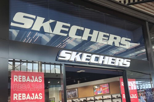 ¡Vuelven las Skechers más cómodas y a mitad de precio… y todos quieren copiarlas!