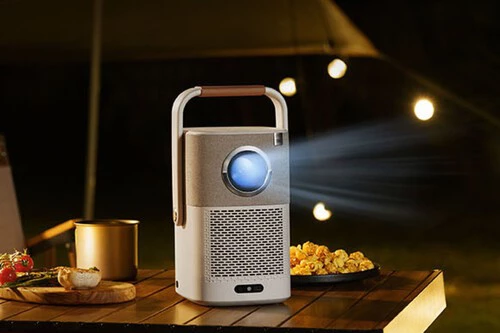 ¡No creerás cómo ver el Liverpool vs Real Madrid con este proyector portátil en oferta!