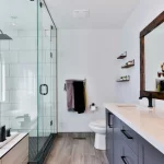 ¡Descubre el truco secreto para ganar espacio en baños pequeños sin obras ni gastar mucho!