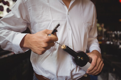 ¡Abrir el vino en Nochebuena nunca fue tan fácil: descubrirás el truco que cambiará tu cena para siempre!