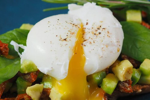 ¡No gastes ni un euro en freidoras de aire! Este truco de microondas hará los mejores huevos de tu vida