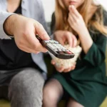Este pequeño dispositivo de 45€ transformará tu tele en una Smart TV 4K con TODAS las apps