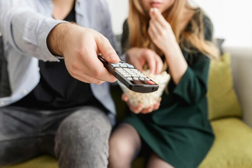 Este pequeño dispositivo de 45€ transformará tu tele en una Smart TV 4K con TODAS las apps