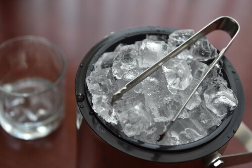 ¡El truco infalible para tener tus cubatas congelados en Nochevieja sin una nevera!