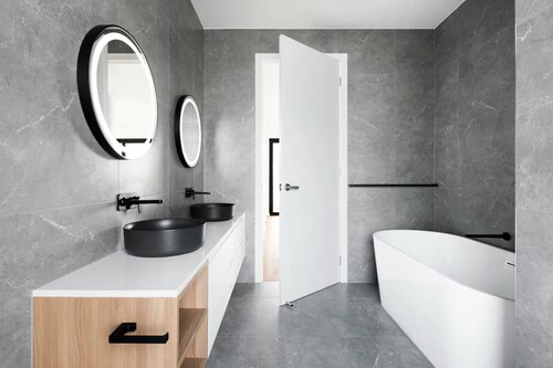 ¡Este invento de menos de 40€ elimina el moho del baño para siempre y nadie lo sabía!