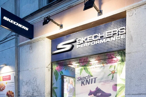 ¡Locura total en Skechers! Estos botines térmicos están a mitad de precio y vuelan de las tiendas
