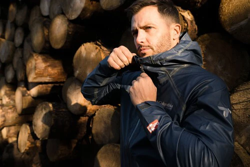 ¡Esta chaqueta Columbia impermeable arrasa y cuesta menos que Helly Hansen!