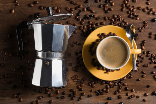 ¡La cafetera que sirve café directo en tu mesa y prepara hasta 9 tazas te dejará alucinado!