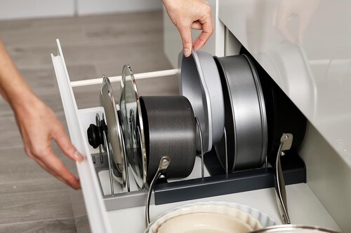 ¡Adiós al caos en tu cajón de sartenes gracias a este increíble gadget que transforma tu cocina!