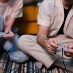 ¡Tu pareja gamer tiene de todo, pero estos 5 regalos de Navidad la dejarán sin palabras!