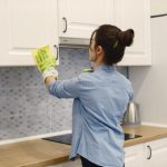 ¡Estos 5 accesorios harán que limpiar la cocina sea pan comido!