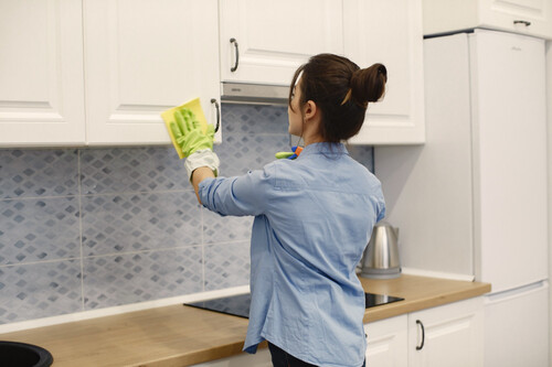 ¡Estos 5 accesorios harán que limpiar la cocina sea pan comido!