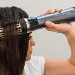 ¡Olvídate de Dyson! Vuelve a Amazon el cepillo secador premium que arrasa con 1.000 W y accesorios imprescindibles