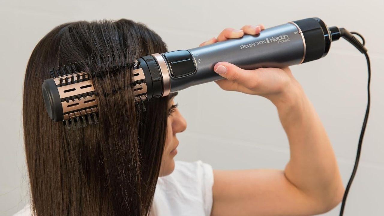 ¡Olvídate de Dyson! Vuelve a Amazon el cepillo secador premium que arrasa con 1.000 W y accesorios imprescindibles