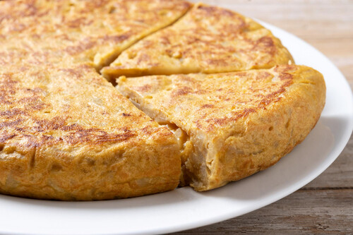 ¡Esta sartén hará que dar la vuelta a la tortilla de patatas sea más fácil que nunca!