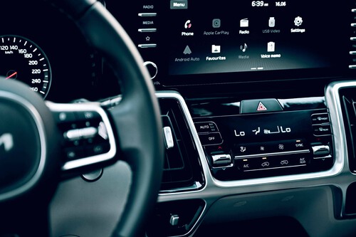 ¡Este pequeño gadget eliminará los cables de tu coche y cambiará tu forma de usar Android Auto o CarPlay para siempre!