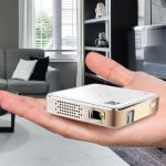 ¡No vas a creer lo pequeño y potente que es el nuevo proyector de Kodak!