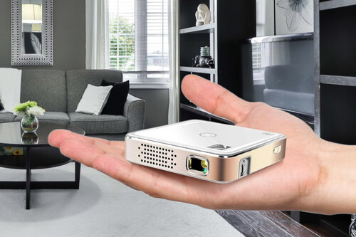 ¡No vas a creer lo pequeño y potente que es el nuevo proyector de Kodak!