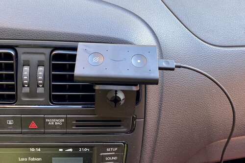 ¡Este gadget con Alexa convierte tu coche en manos libres al instante y te dejará alucinando!