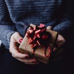 Descubre los 5 regalos gamer que harán que tu pareja se enamore de ti aún más este San Valentín 🎮❤️