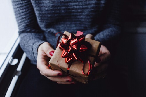 Descubre los 5 regalos gamer que harán que tu pareja se enamore de ti aún más este San Valentín 🎮❤️