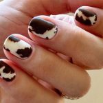 ¡No vas a creer lo fácil que es hacerte una manicura efecto mármol en casa!