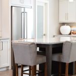 ¡Increíble! Luces LED para armarios sin taladros ni cables que cambiarán tu cocina para siempre
