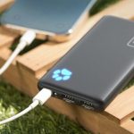 ¡La batería externa de Amazon que está arrasando: cuesta poco, dura muchísimo y tiene linterna!