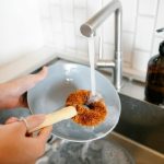 ¡Olvida la bayeta secante! Este escurreplatos revolucionará tu forma de secar platos a mano