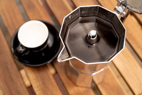 ¡Esta cafetera italiana te salvará si se va la luz y solo tienes el hornillo!