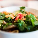 ¡Este tupper cambiará tu forma de comer ensalada en la oficina para siempre!