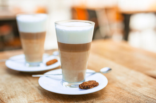 ¡Este espumador de leche transformará tu café aburrido en el mejor capuccino que probarás!