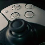 ¡No vas a creer lo barato que es este accesorio que carga tu DualSense usando el diseño de la PS5!