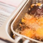 ¡No tires el aceite usado así o te costará una multa carísima!