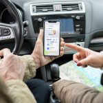 ¡Este truco elimina todos los cables de tu coche y activa Android Auto o CarPlay sin tocar nada!