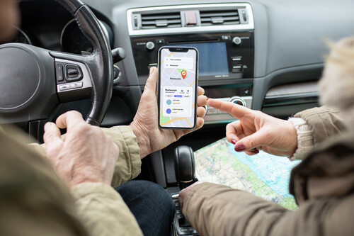 ¡Este truco elimina todos los cables de tu coche y activa Android Auto o CarPlay sin tocar nada!