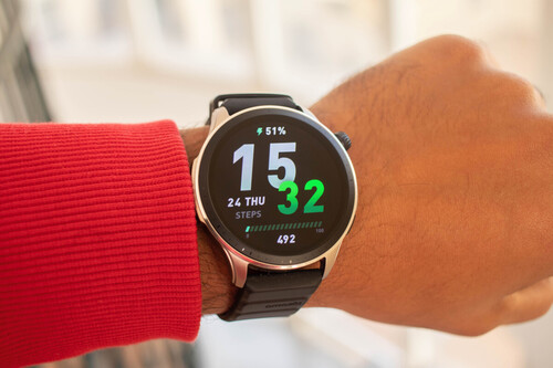 ¡Este reloj con batería de 2 semanas y Alexa integrada está arrasando en ofertas!