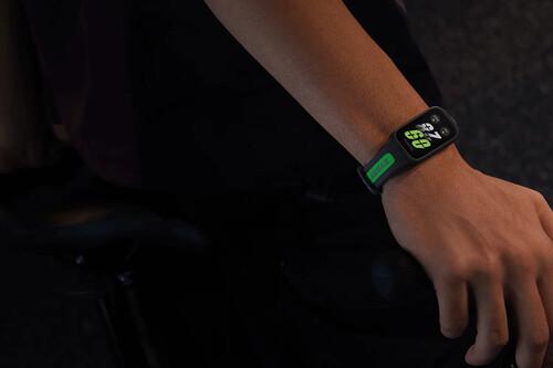 Descubrí la pulsera de actividad perfecta que transformó mis entrenamientos y mi vida ¡y es increíblemente asequible!