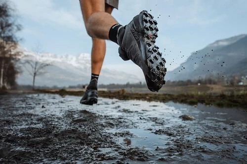 ¡No vas a creer lo que estas zapatillas Salomon pueden hacer bajo la lluvia y en terrenos imposibles!