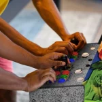 ¡Esta máquina recreativa en tamaño real hará que los ochenta invadan tu salón y no querrás despegarte!