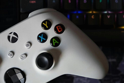 ¡No vas a creer cuánto ha bajado el mando de Xbox para PC gaming!