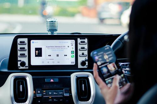 Descubre la Libertad Sin Cables: Revive la Magia de la Carretera con Este Adaptador Inalámbrico por Menos de 50 Euros