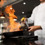 Descubre la chispa que transformará tus momentos en la cocina: Un soplete para avivar recuerdos y crear delicias inolvidables