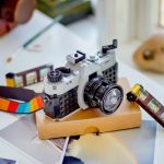¡No vas a creer el set 3 en 1 de LEGO que revive la nostalgia con una cámara retro, tele y videocámara!